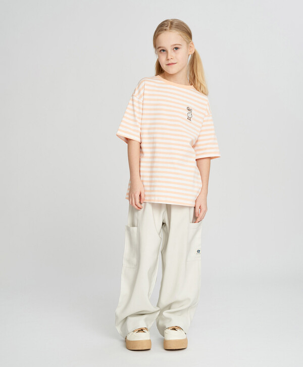 1680 р.  2400 р.  Брюки карго для девочки серые с карманами и нашивкой Button Blue