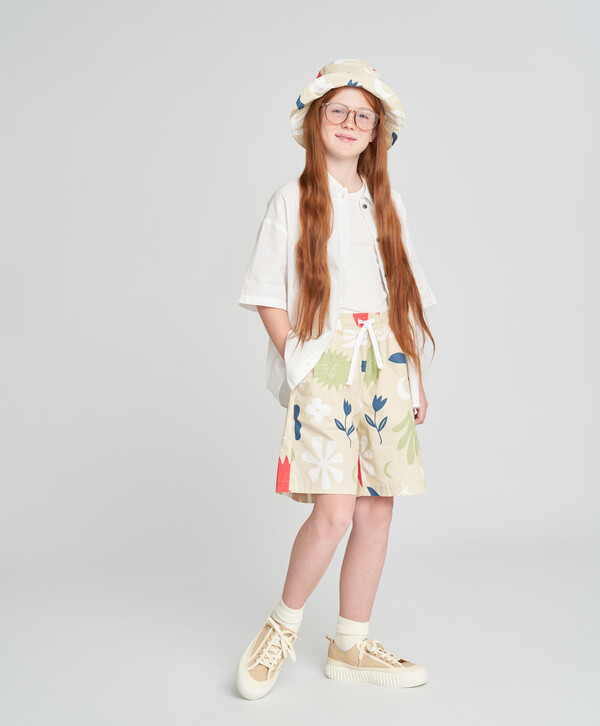 1330 р.  1900 р.  Шорты легкие для девочки с принтом и карманами мультицвет Button Blue