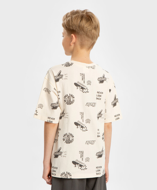 665 р. 950 р. Футболка оверсайз с коротким рукавом и олловер принтом молочная для мальчика Button Blue