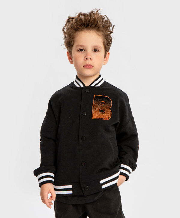 1760 р.  2200 р.  Толстовка на кнопках с принтом и аппликацией черная для мальчика Button Blue