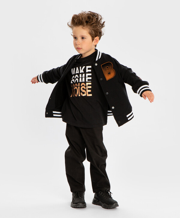 1760 р.  2200 р.  Толстовка на кнопках с принтом и аппликацией черная для мальчика Button Blue