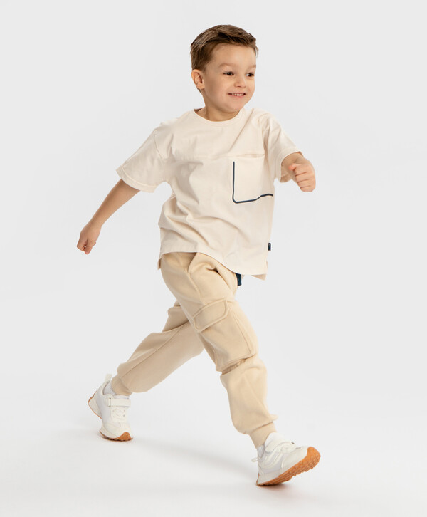 700 р. 1000 р. Футболка с коротким рукавом и карманом молочная для мальчика Button Blue