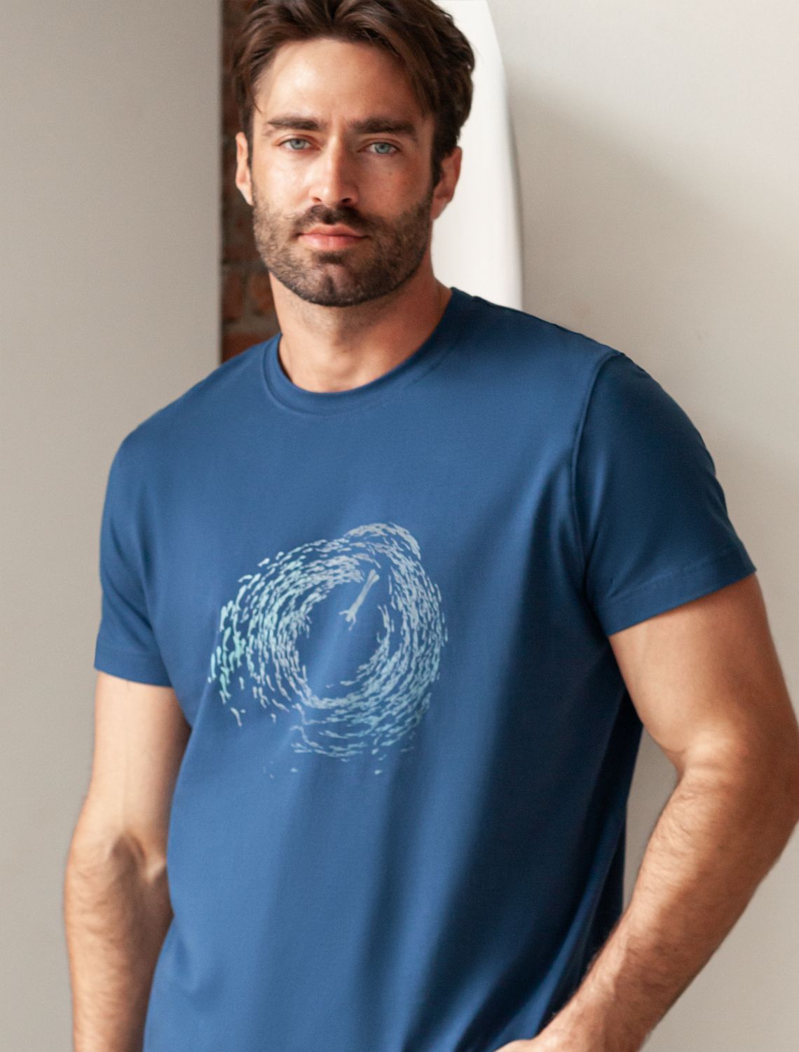 Футболка из премиального хлопка с авторским принтом U49.045 т.синий_ocean