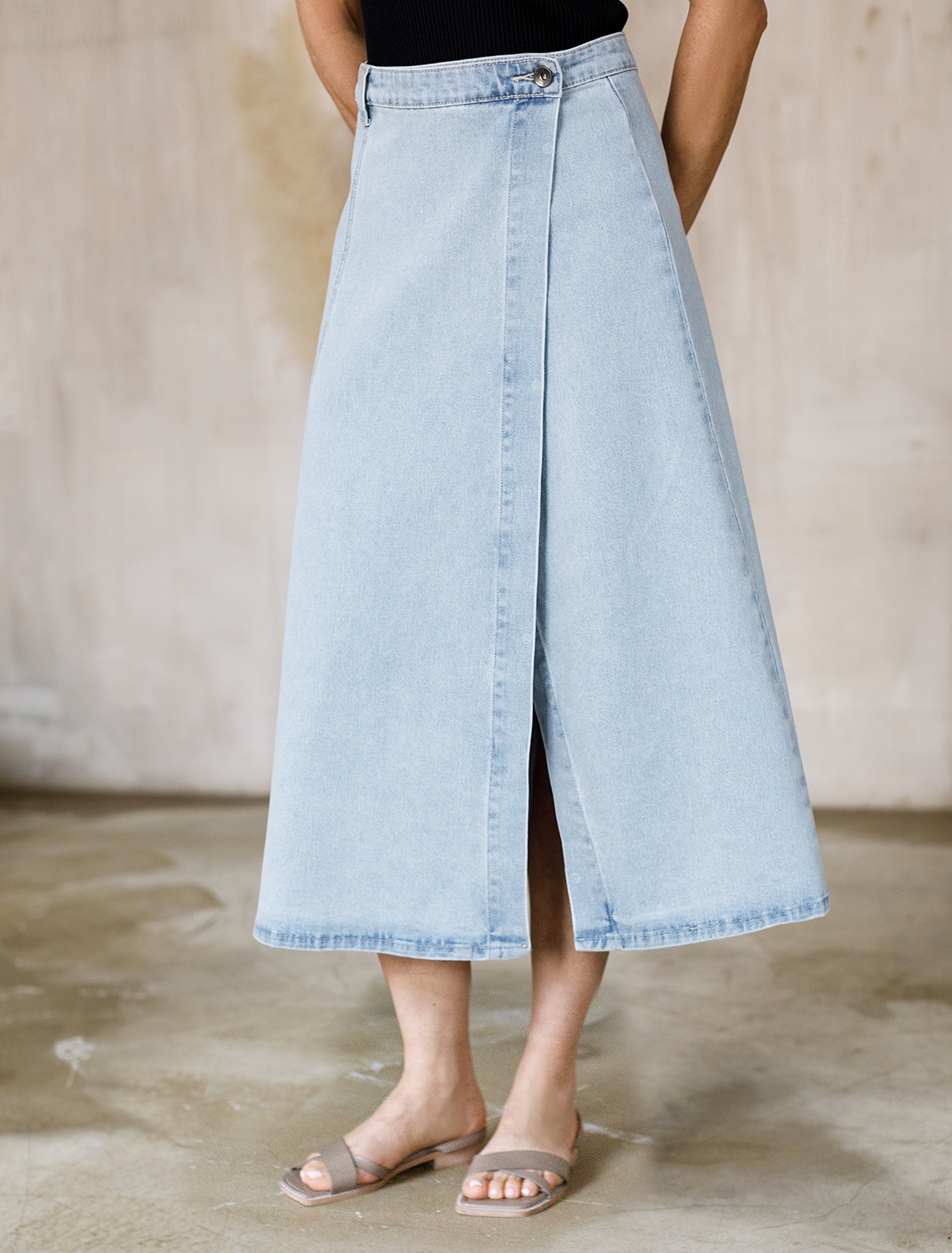 Юбка на запАх из эластичного денима D56.112 светло-голубой