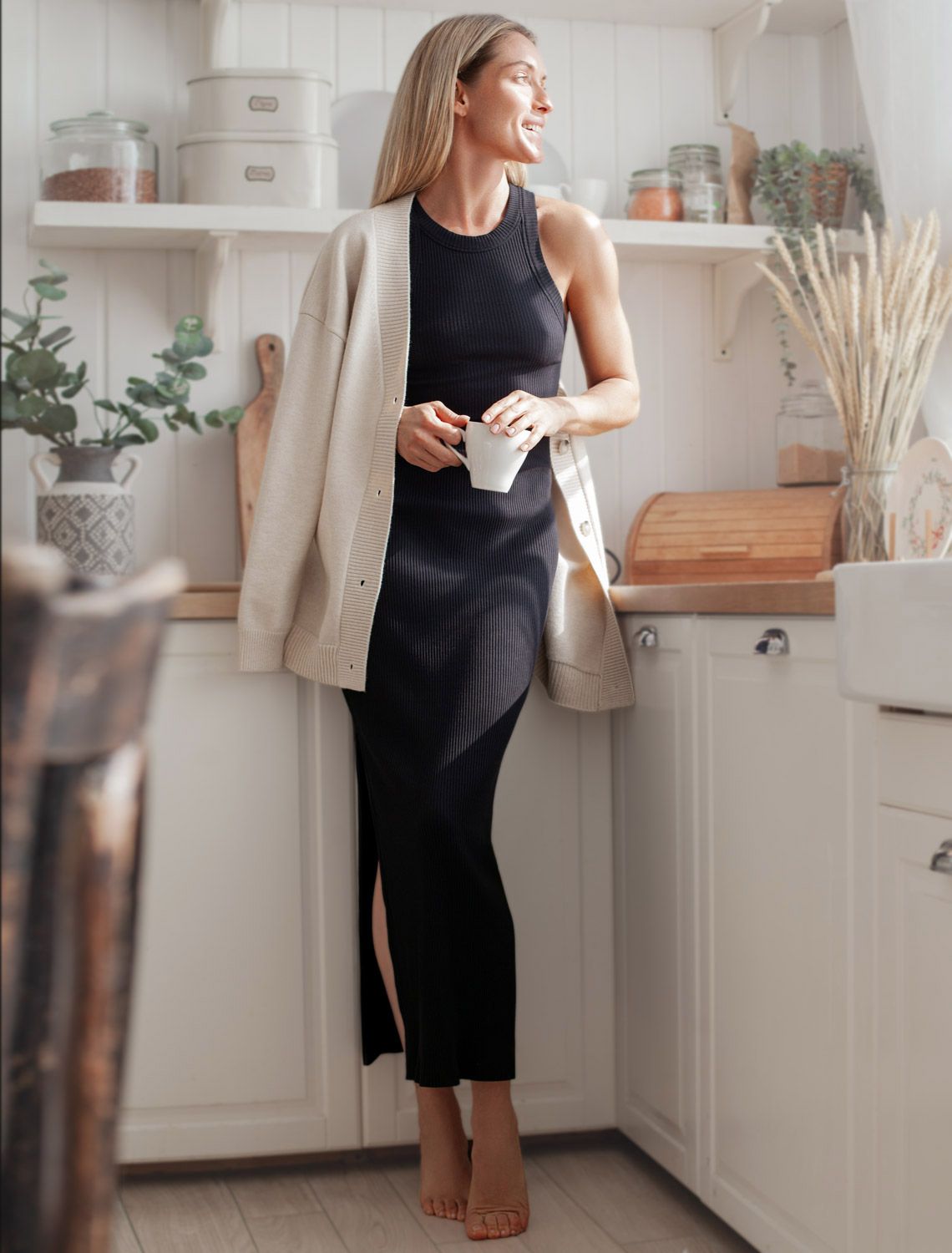 Платье из трикотажа в широкий рубчик D42.116 черный