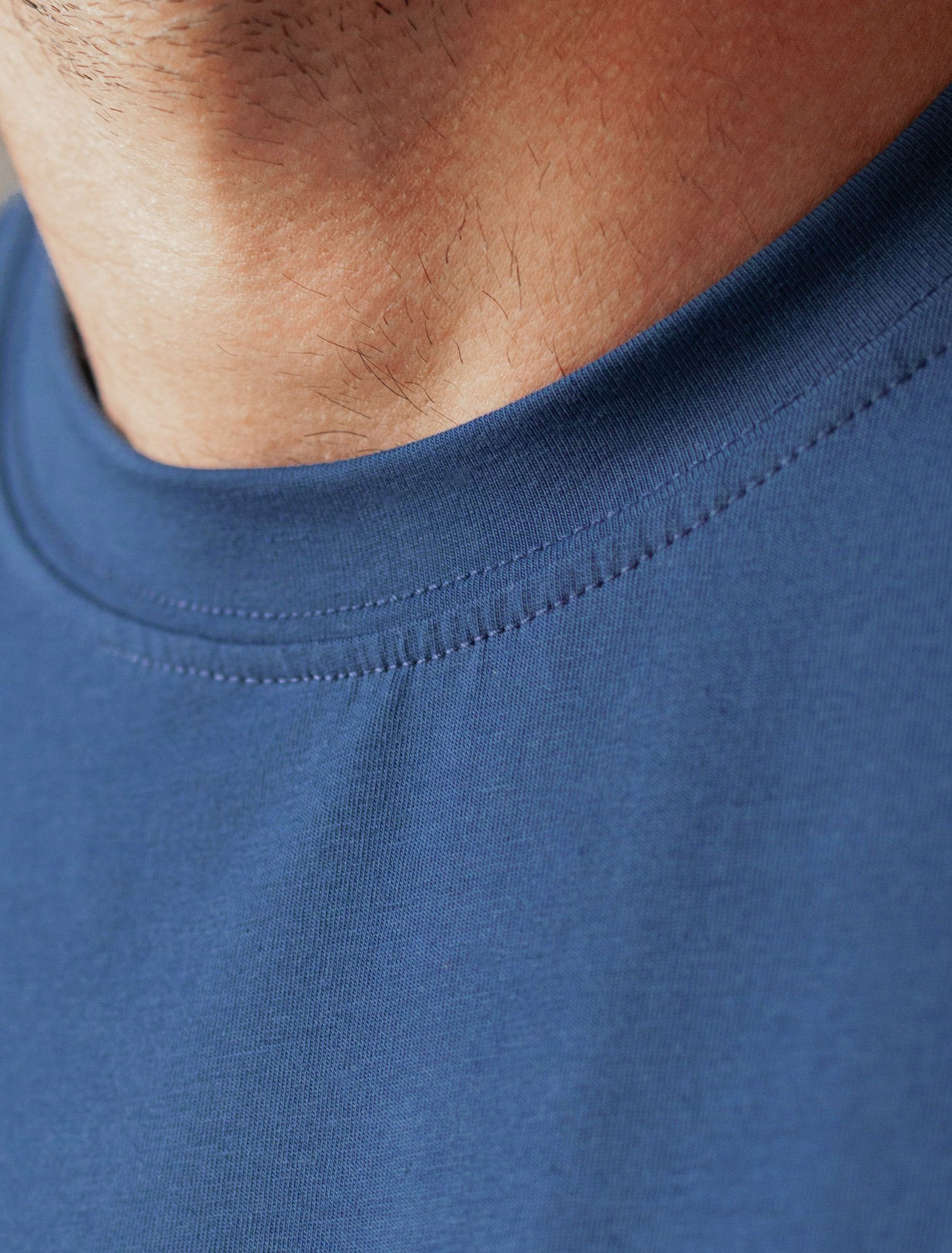 Футболка из премиального хлопка с авторским принтом U49.045 т.синий_ocean