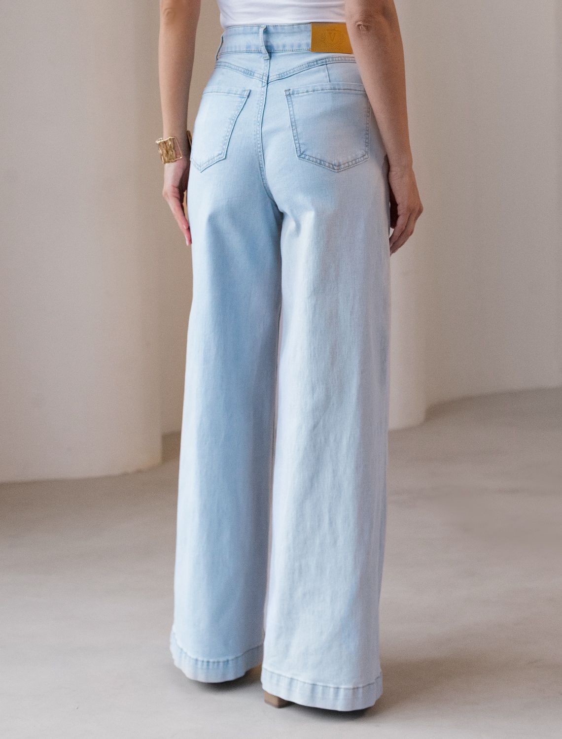 Джинсы-трубы из эластичного денима D54.113 светло-голубой