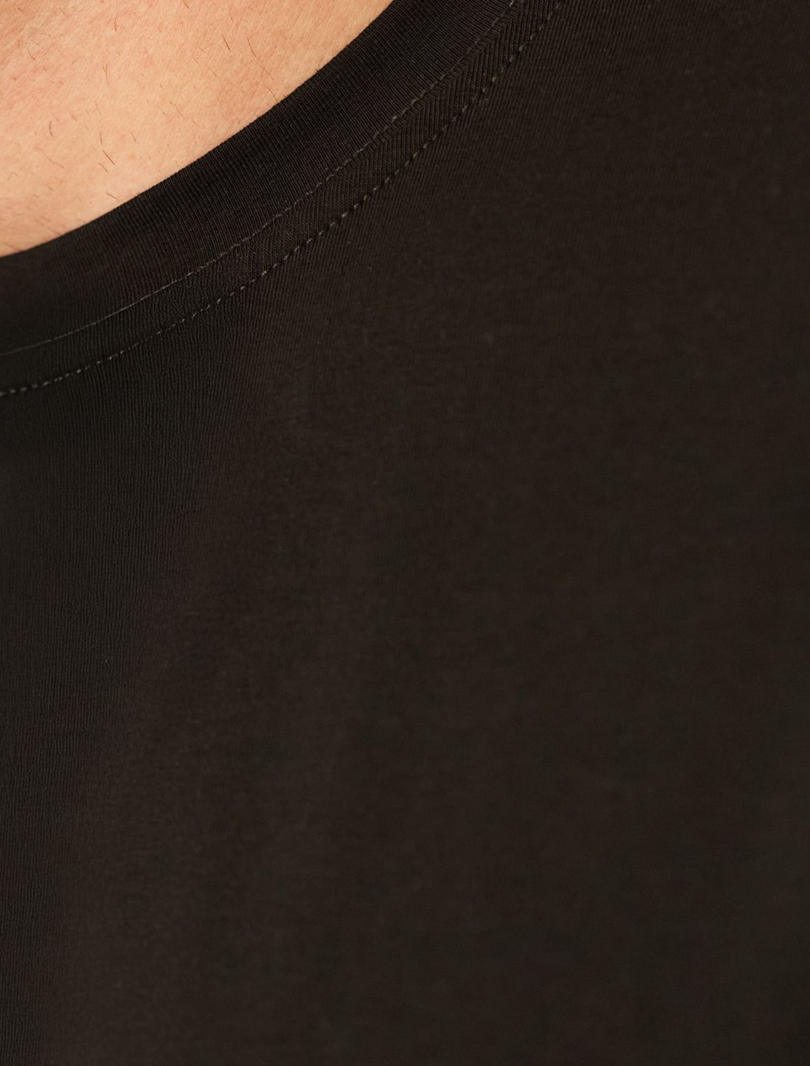 Футболка из премиального хлопка с авторским принтом U49.045 черный_shark