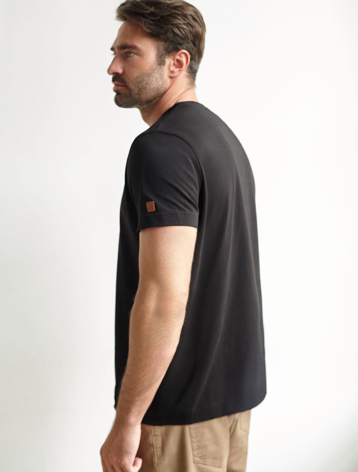 Футболка из премиального хлопка с авторским принтом U49.045 черный_explore