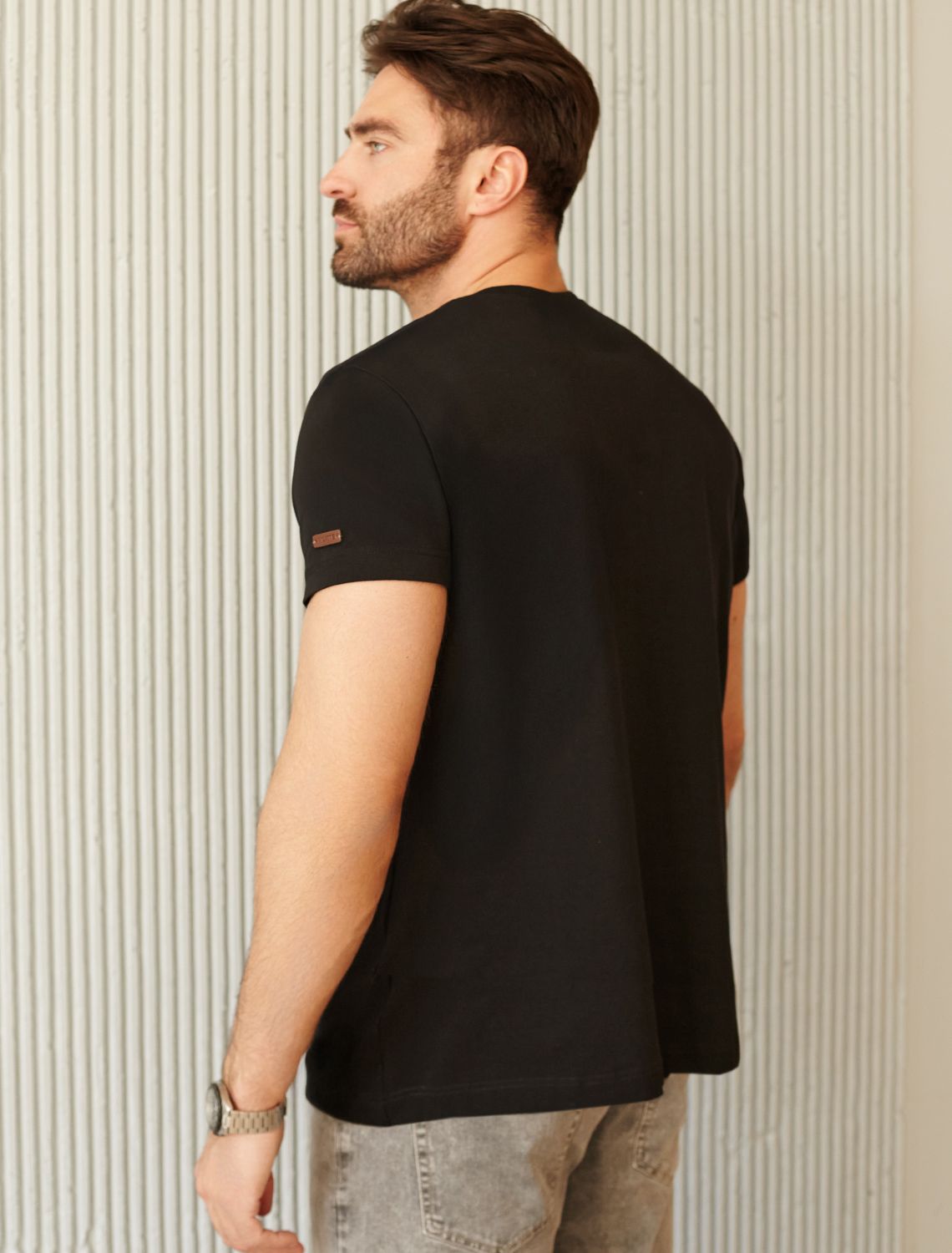 Футболка из премиального хлопка с авторским принтом U49.045 черный_shark