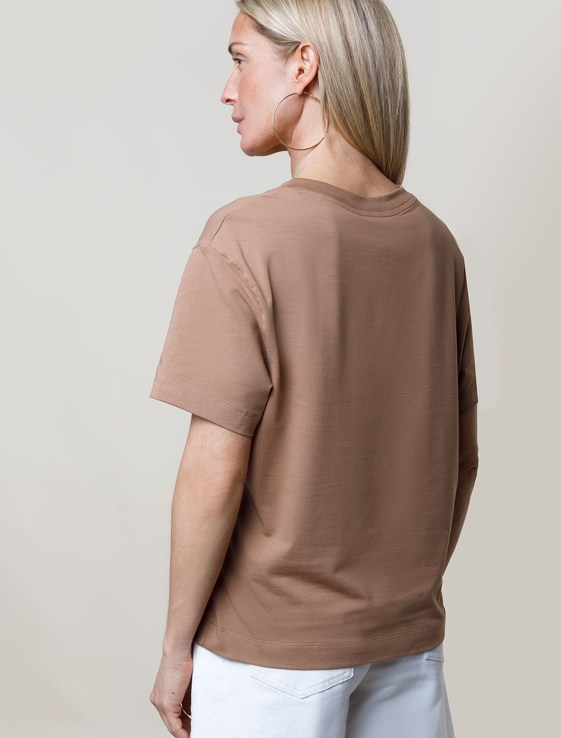 Футболка из премиального хлопка с авторским принтом D49.989 карамель_art poster