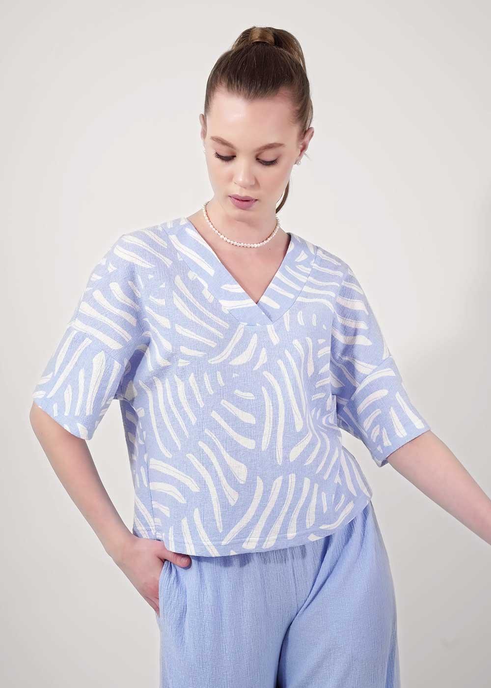 Ст.цена 1200р CLE 256912/177эфн Блузка женская 256912/177эфн молочный/голубой