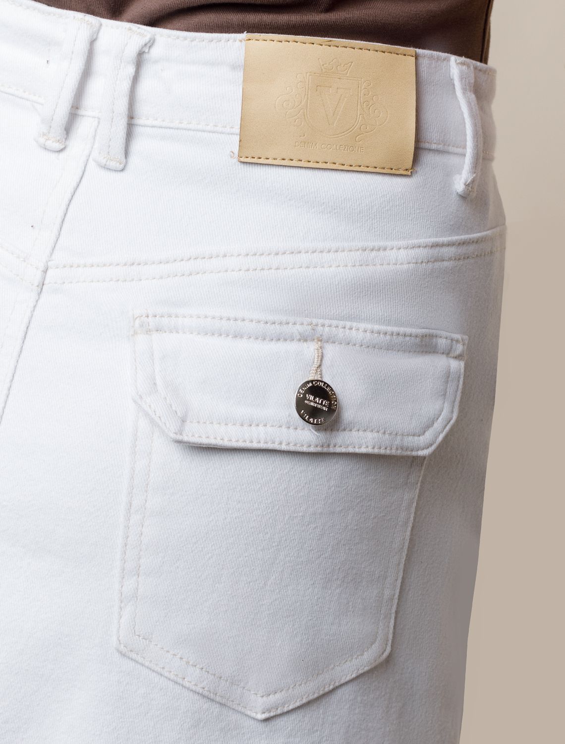 Ст.цена 2190р Юбка А-силуэта из эластичного денима D56.070 белый