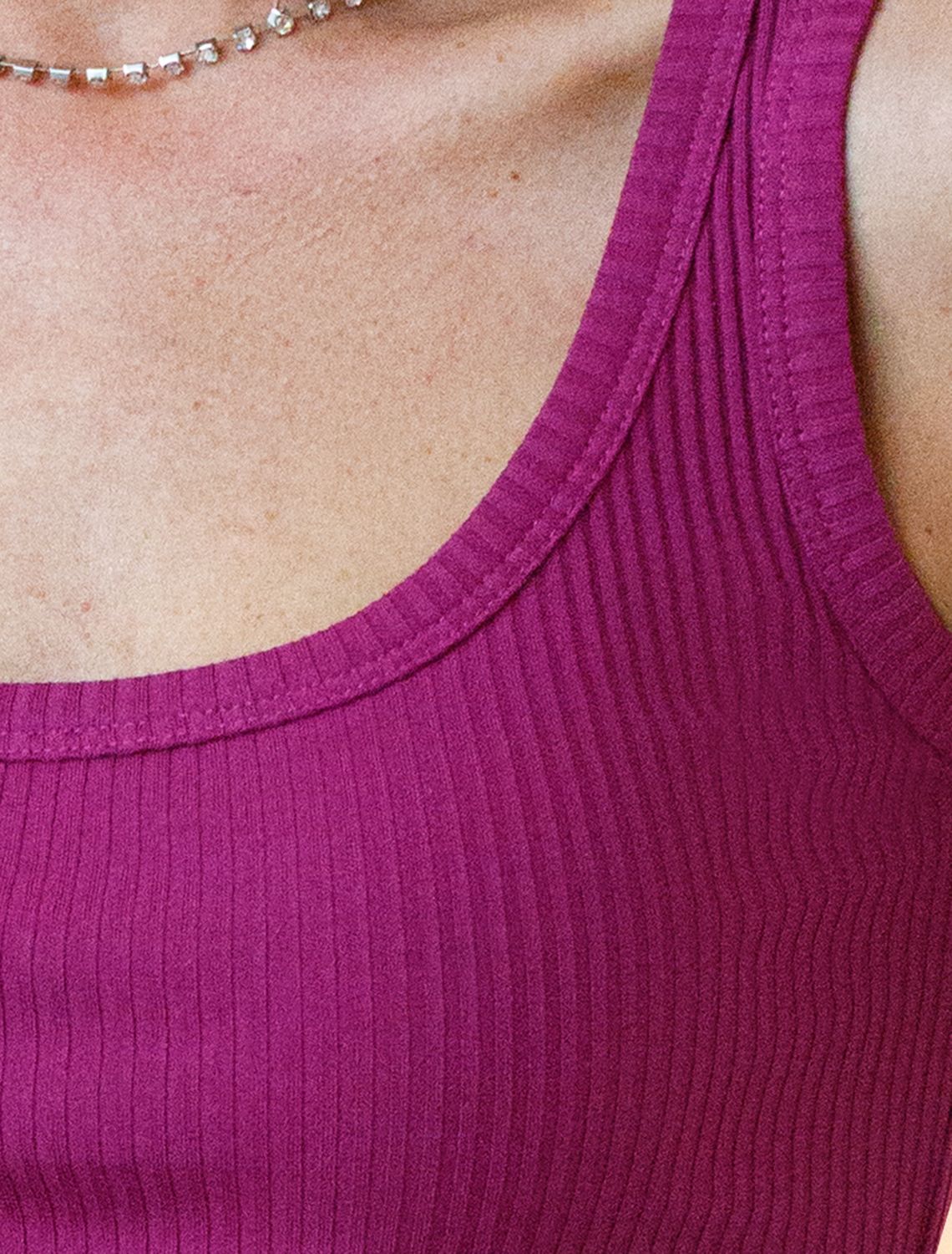 Ст.цена 1190р Топ из трикотажа в широкий рубчик D43.224 пурпурный