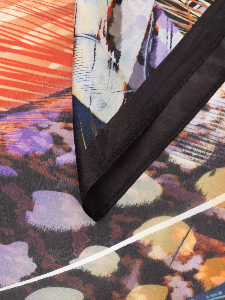 Ст.цена 3080р Платок жен. шелк 110х110 E05-8458-23