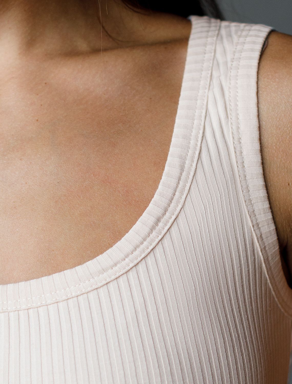 Ст.цена 1190р Топ из трикотажа в широкий рубчик D43.224 овсяный