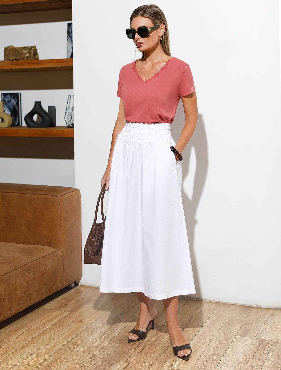 Ст.цена 1190р Футболка из премиального хлопка с V-образным вырезом D49.109 терракота