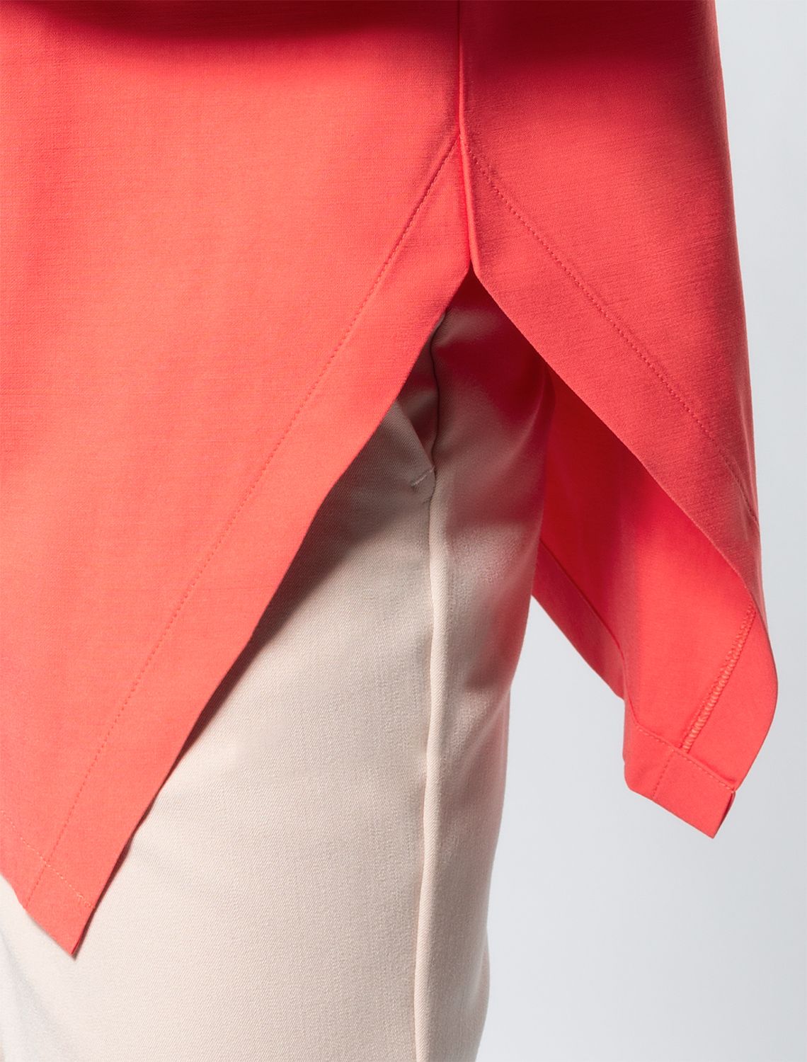 Ст.цена 1790р Ассиметричный топ из плотного лиоцелла D23.058 коралловый