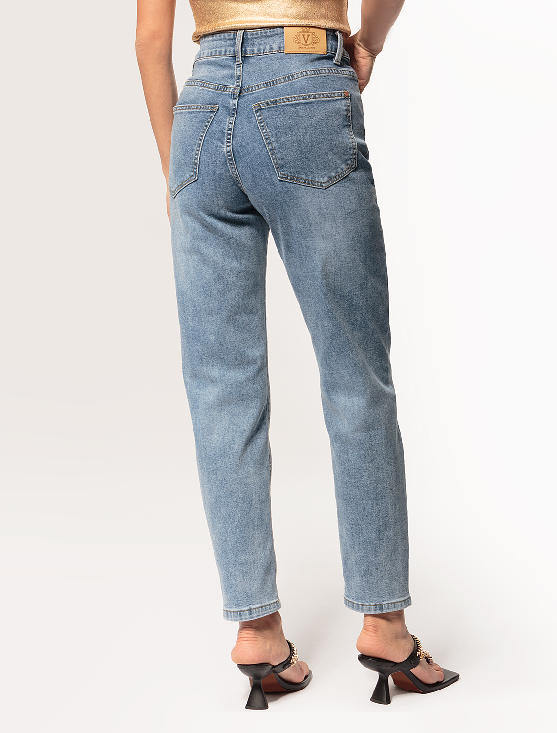 Ст.цена 2490р Джинсы mom-fit из эластичного денима D54.296 синий