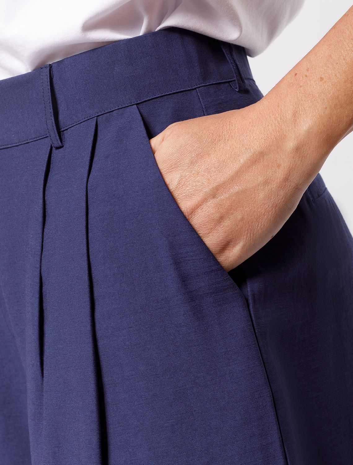 Ст.цена 2190р Шорты из плотного лиоцела на резинке D28.054 дымчатый синий