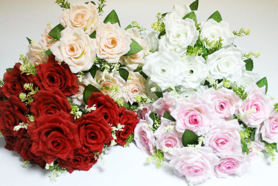 Б12023 Б/С Букет роз 12 голов с доб.