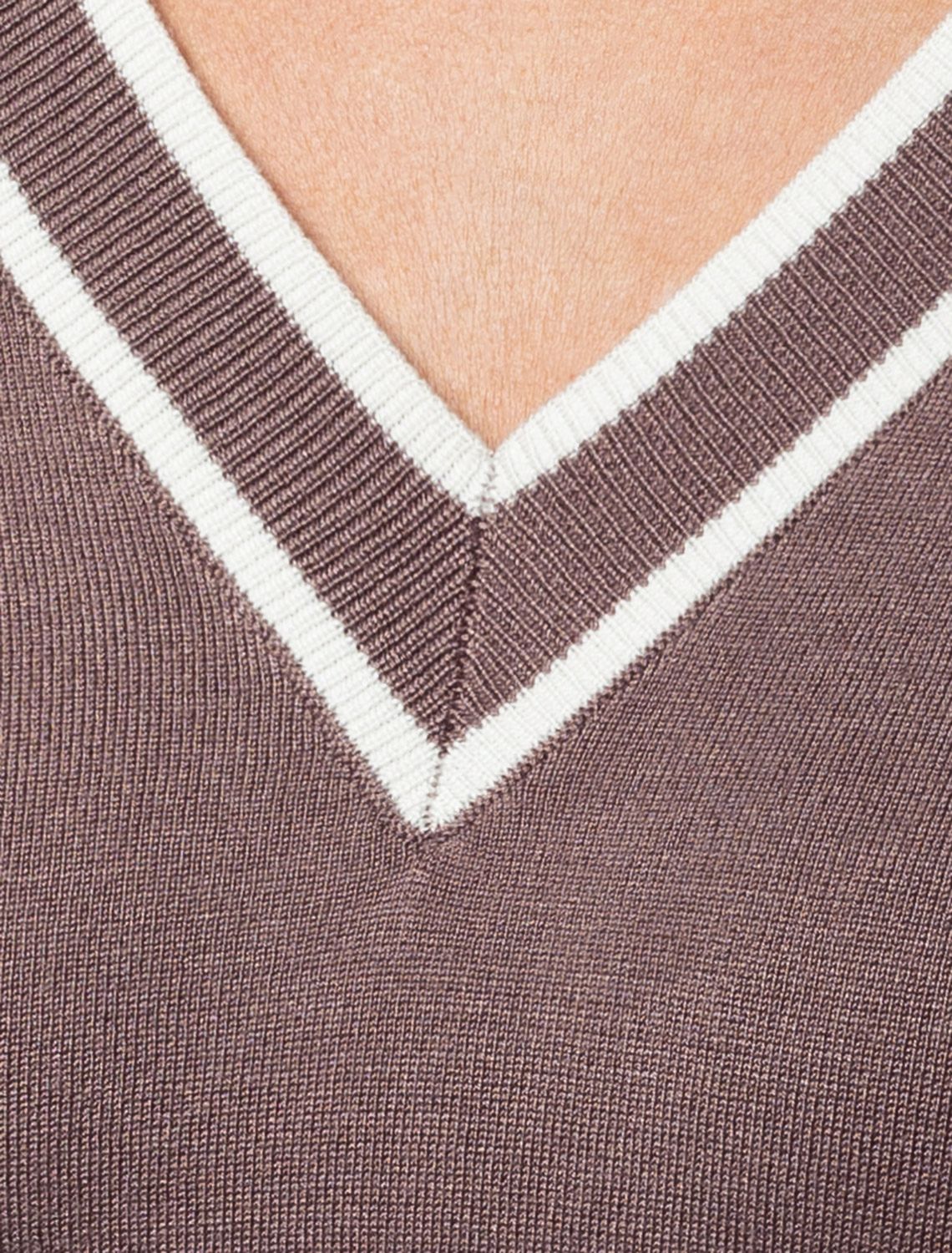 Ст.цена 1890р Джемпер тонкой вязки из вискозы D39.344 кофейный