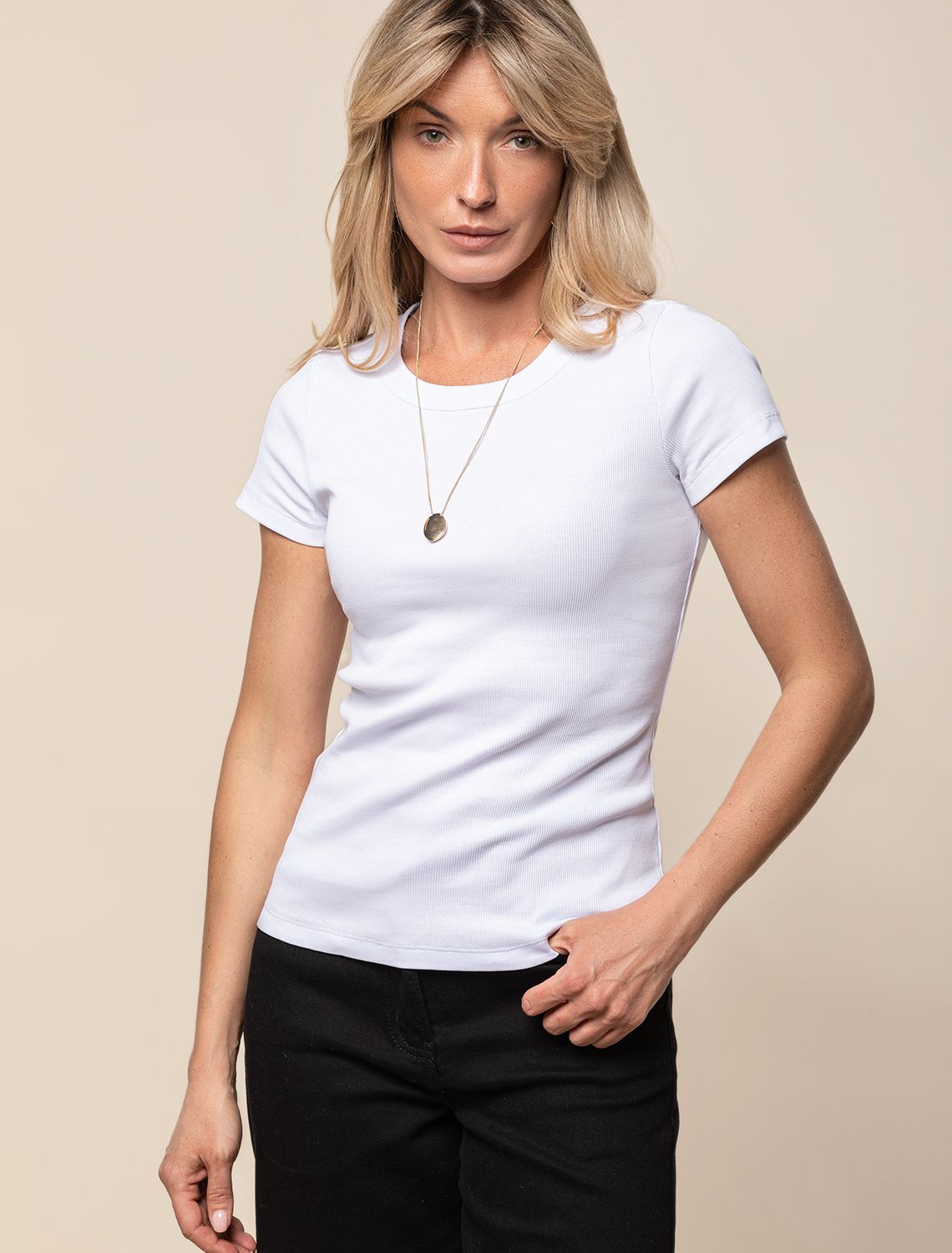 Ст.цена 1190р Футболка из фактурного трикотажа в рубчик D49.043 белый