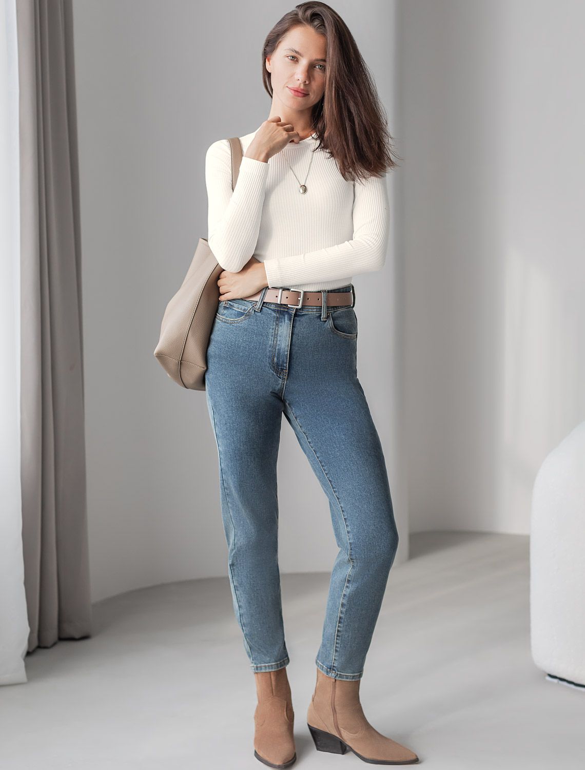 Ст.цена 1490р Джемпер из трикотажа в широкий рубчик D49.041 молочный