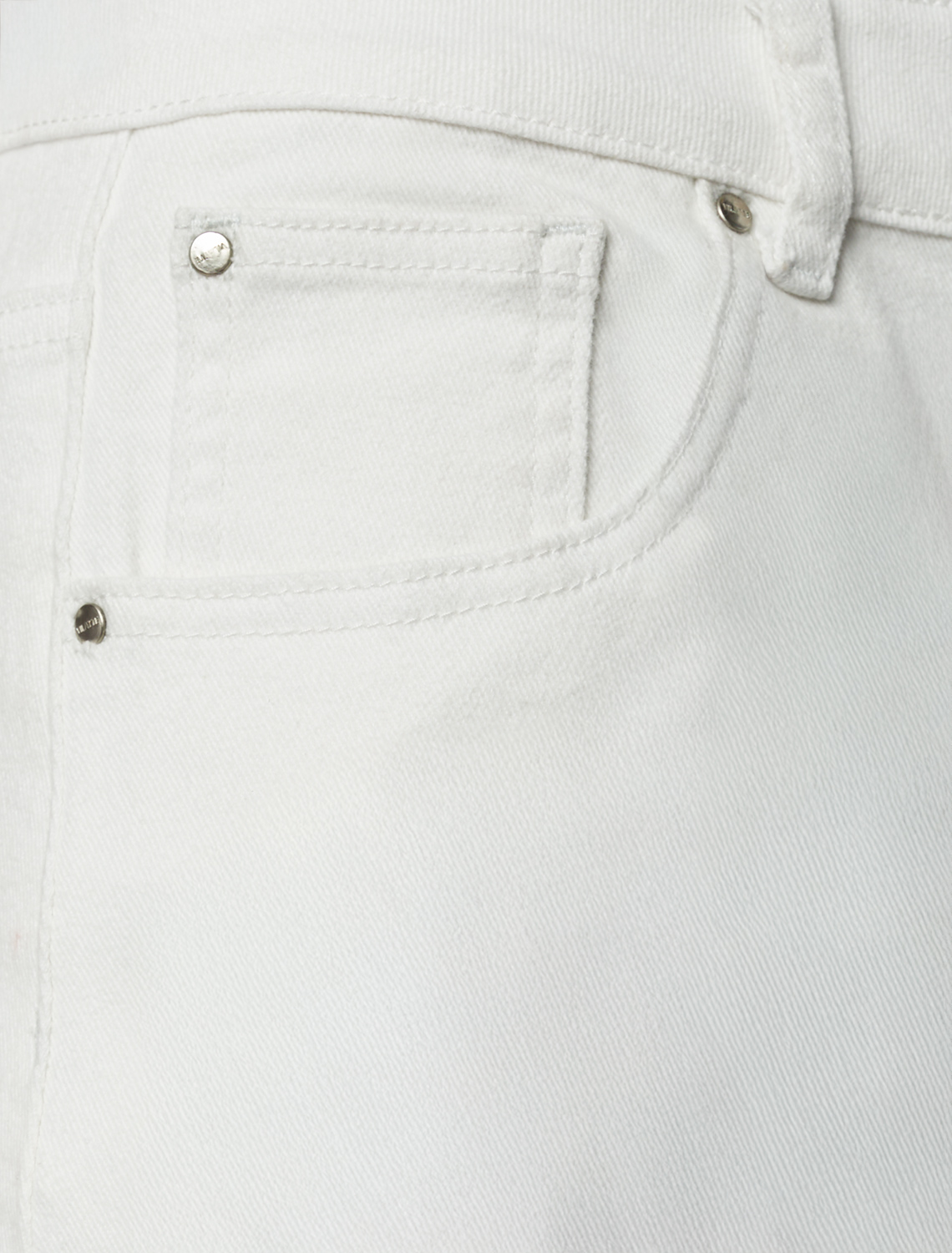 Шорты из эластичного денима D58.026 белый