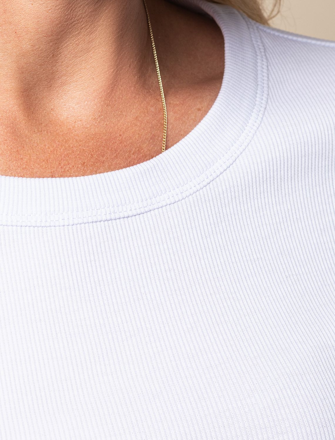 Ст.цена 1190р Футболка из фактурного трикотажа в рубчик D49.043 белый