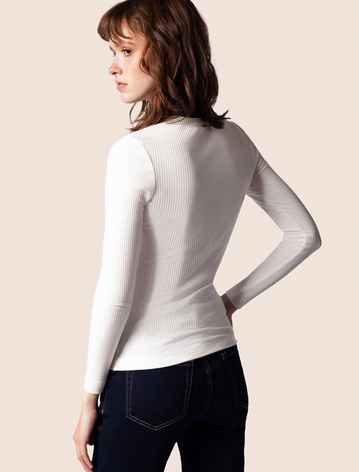 Ст.цена 1490р Джемпер из трикотажа в широкий рубчик D49.041 молочный