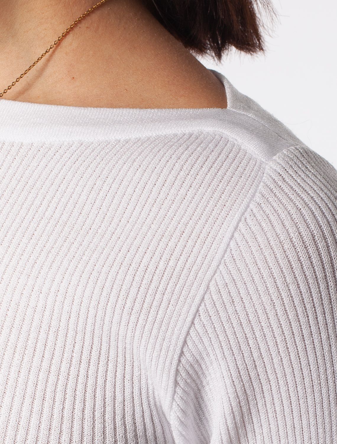 Ст.цена 1890р Джемпер фактурной вязки из вискозы с мягким люрексом D39.626 белый