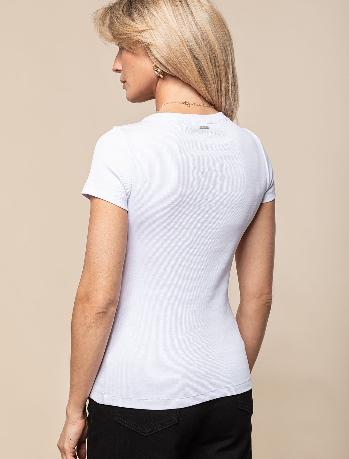 Ст.цена 1190р Футболка из фактурного трикотажа в рубчик D49.043 белый