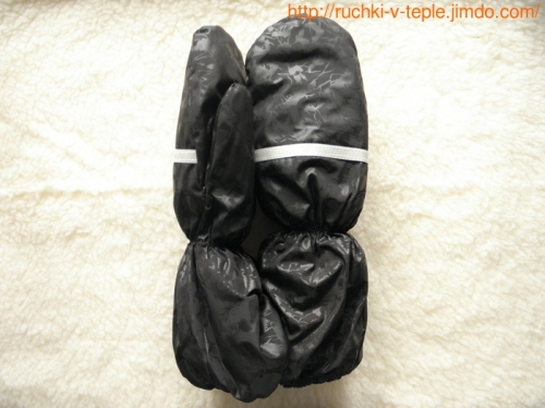 Варежки Черные с тиснением (лист) и полоской, 50% шерсть