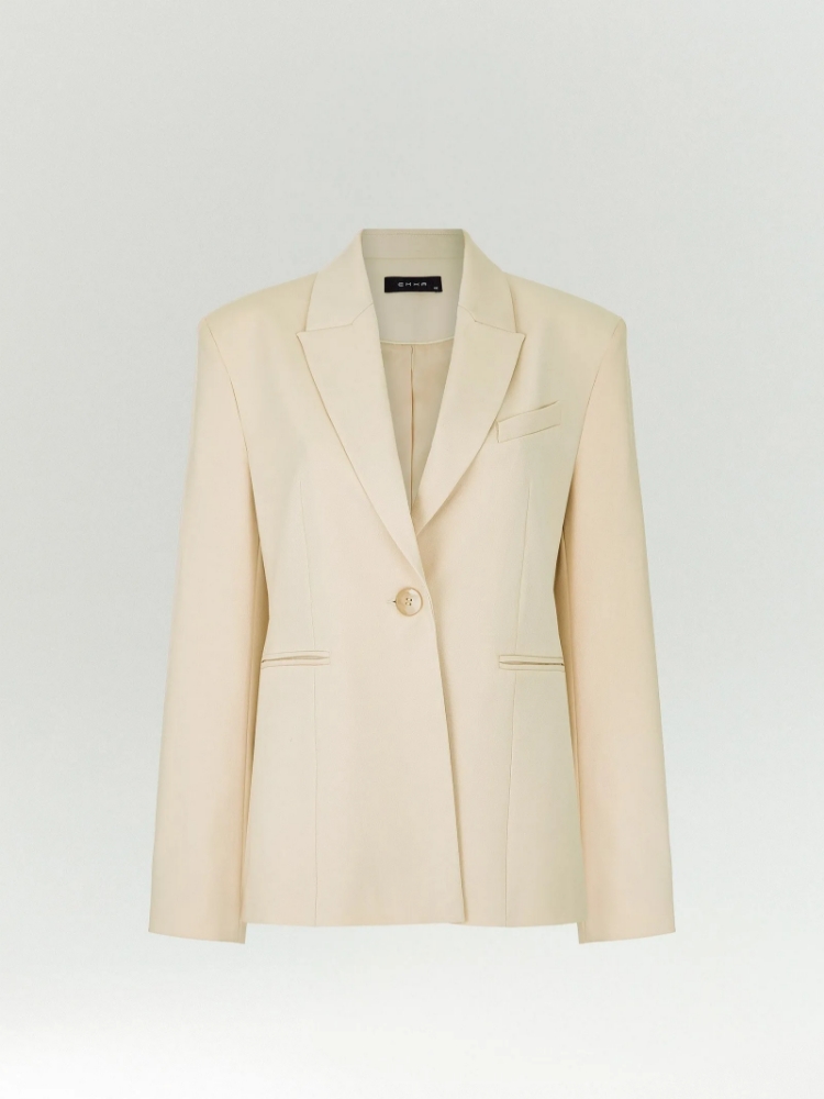 Однобортный жакет приталенного кроя ,
60% вискоза, 37% полиэстер, 3% эластан ,