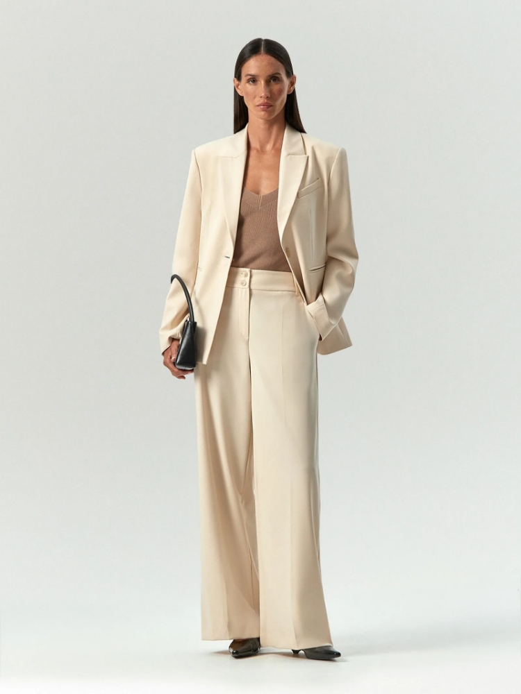 Брюки из костюмной шерсти ,
60% вискоза, 37% полиэстер, 3% эластан ,