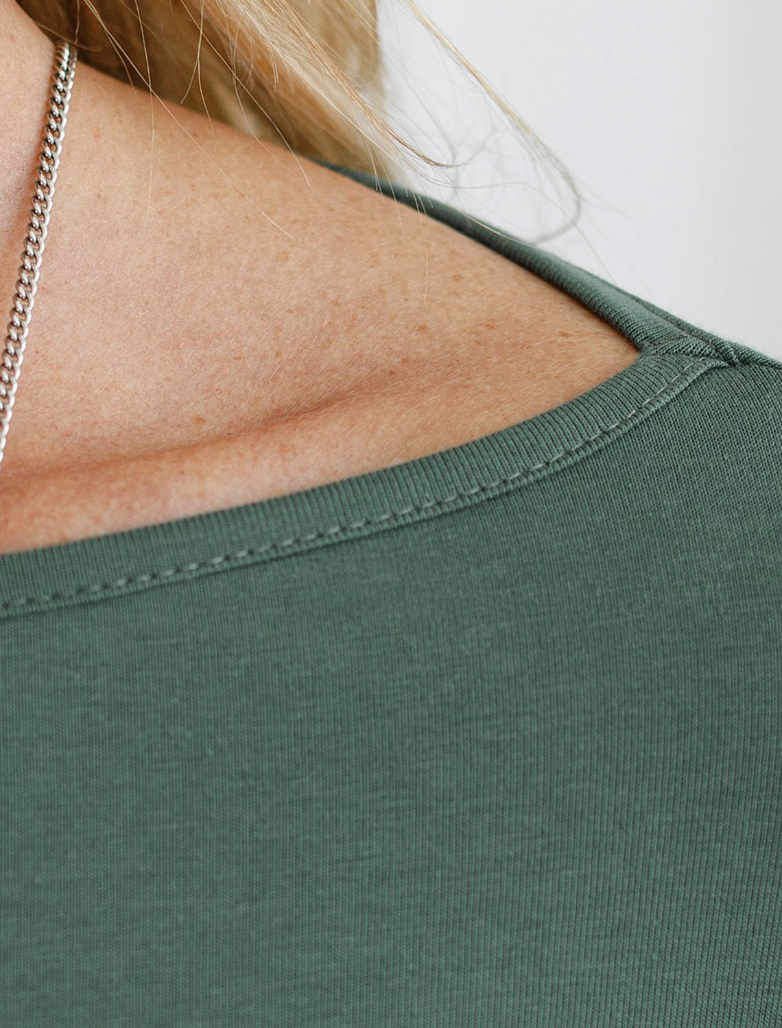 Джемпер из премиального хлопка с эластаном D49.112 оливковый