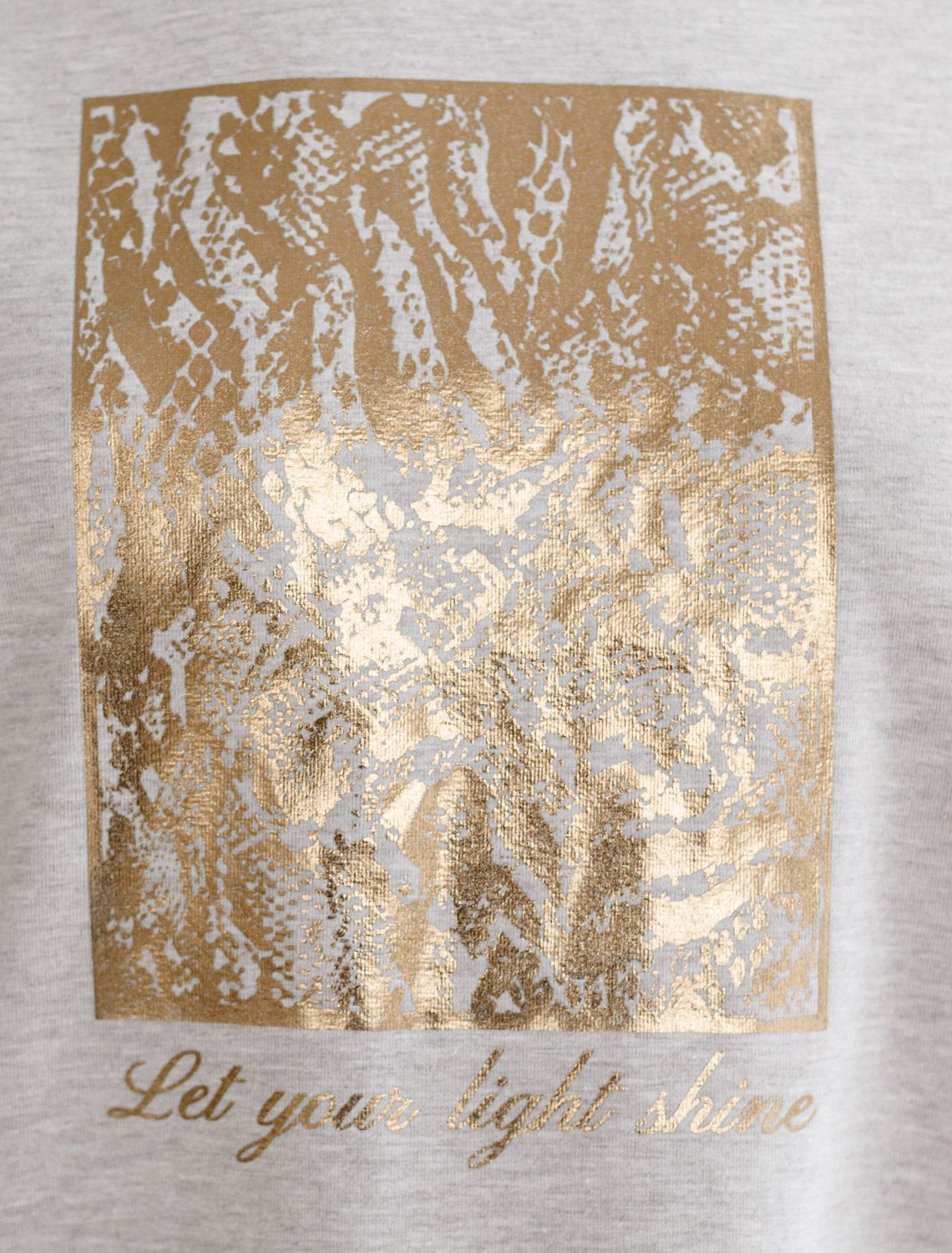 Футболка из премиального хлопка с авторским принтом D49.110 кофейный меланж_light shine