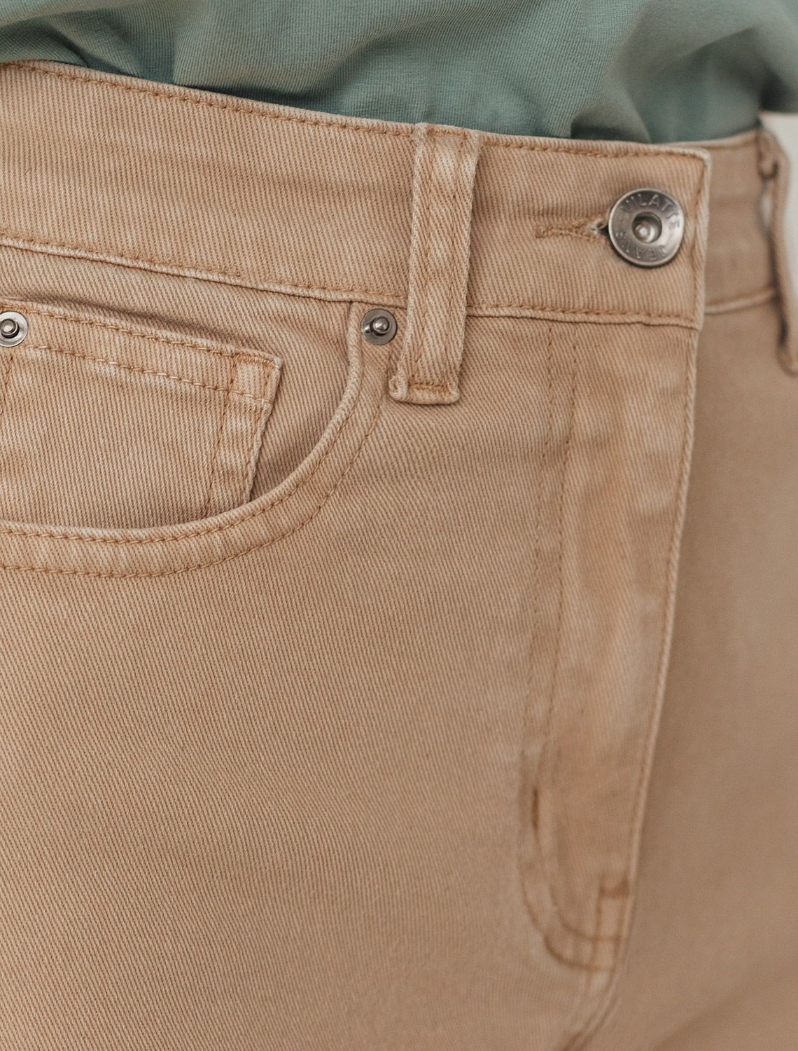 Джинсы mom-fit из эластичного денима D54.109 бежевый