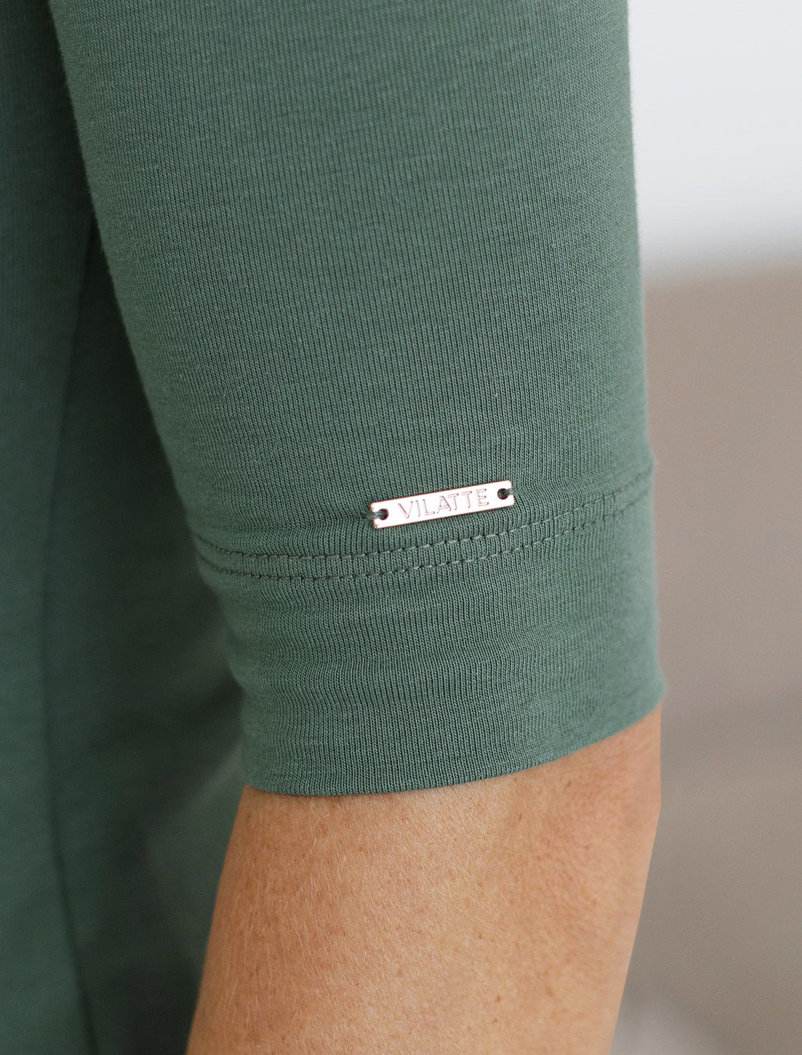 Джемпер из премиального хлопка с эластаном D49.112 оливковый