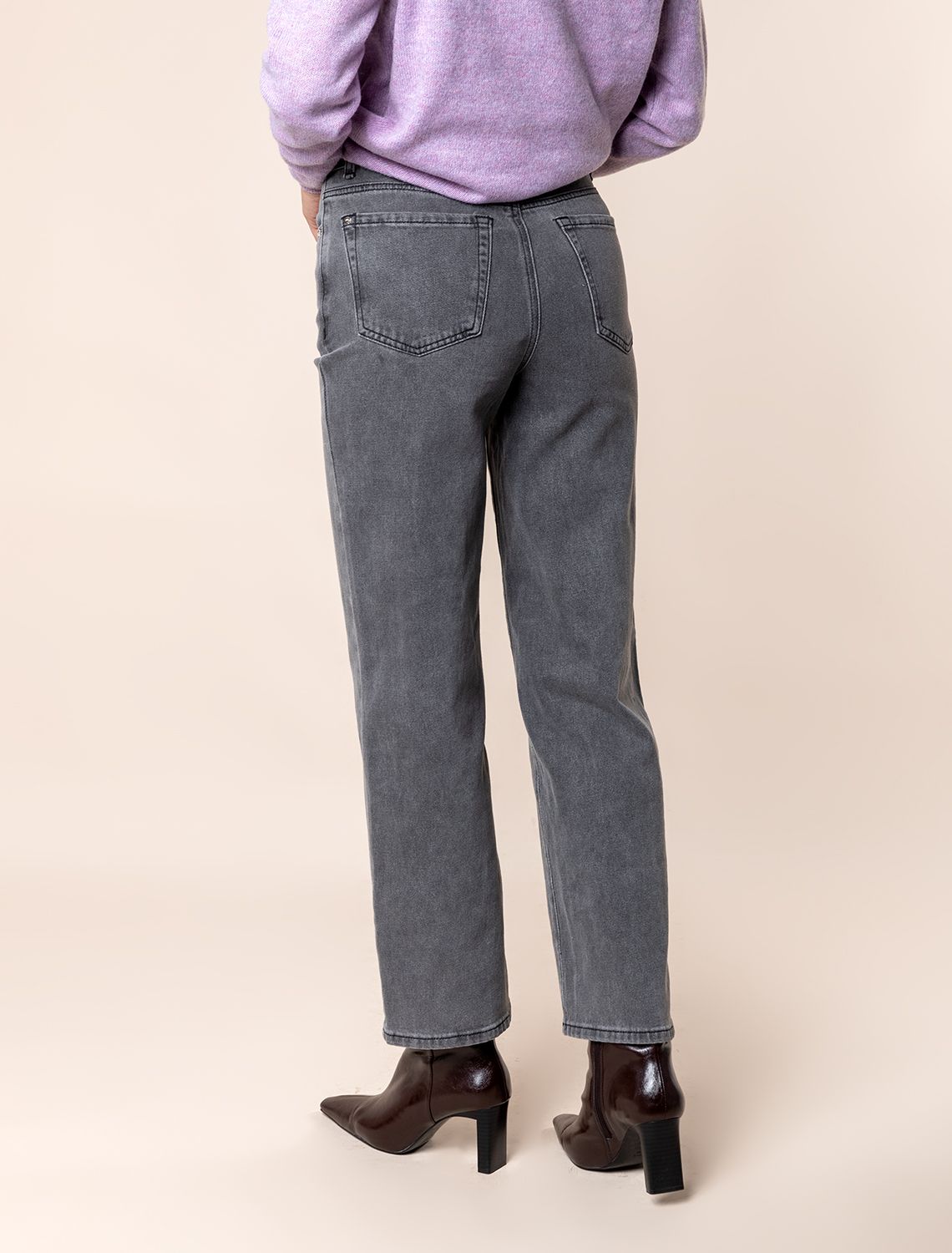 Ст.цена 2550р Укороченные прямые джинсы с эластаном D54.275 серый