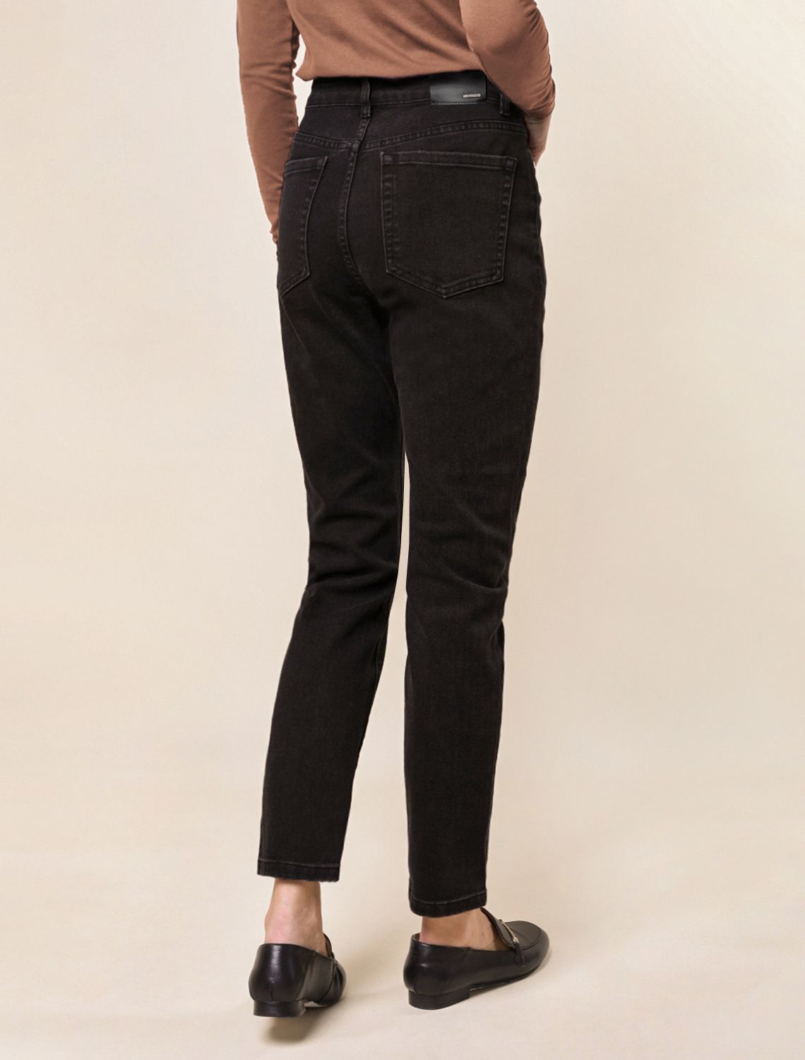 Ст.цена 2490р Прямые джинсы из эластичного денима D54.273 черный