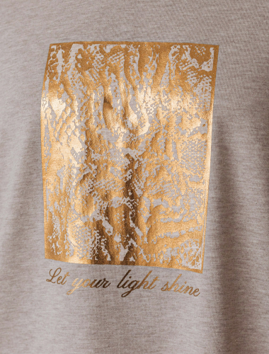 Футболка из премиального хлопка с авторским принтом D49.110 кофейный меланж_light shine