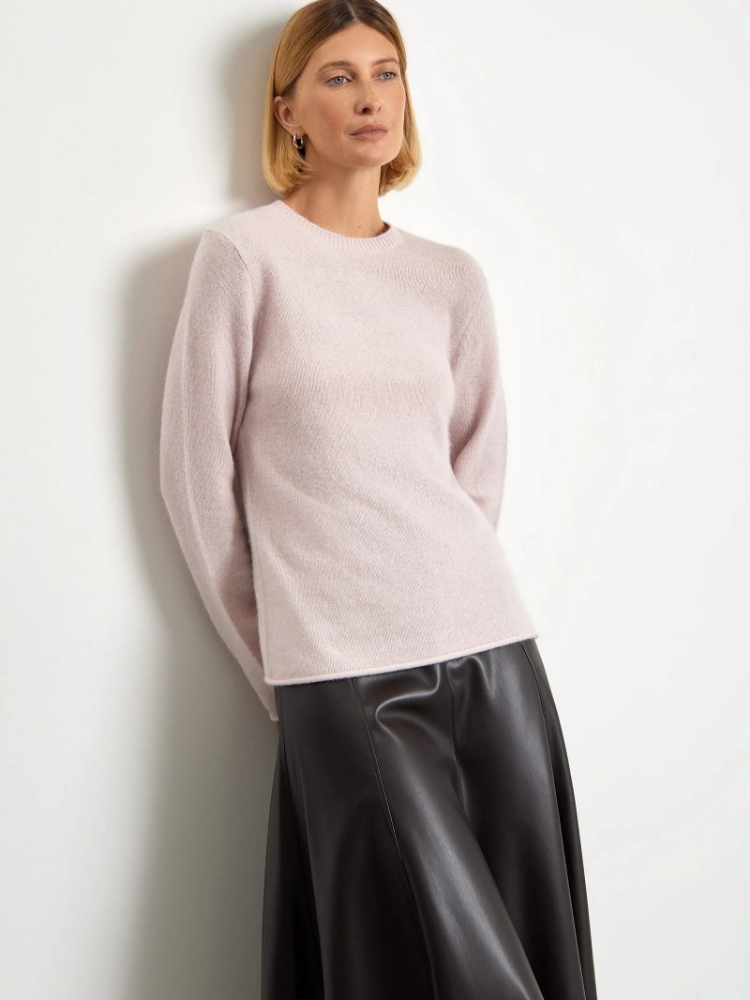 Джемпер из шерсти ,
70% шерсть, 30% нейлон ,