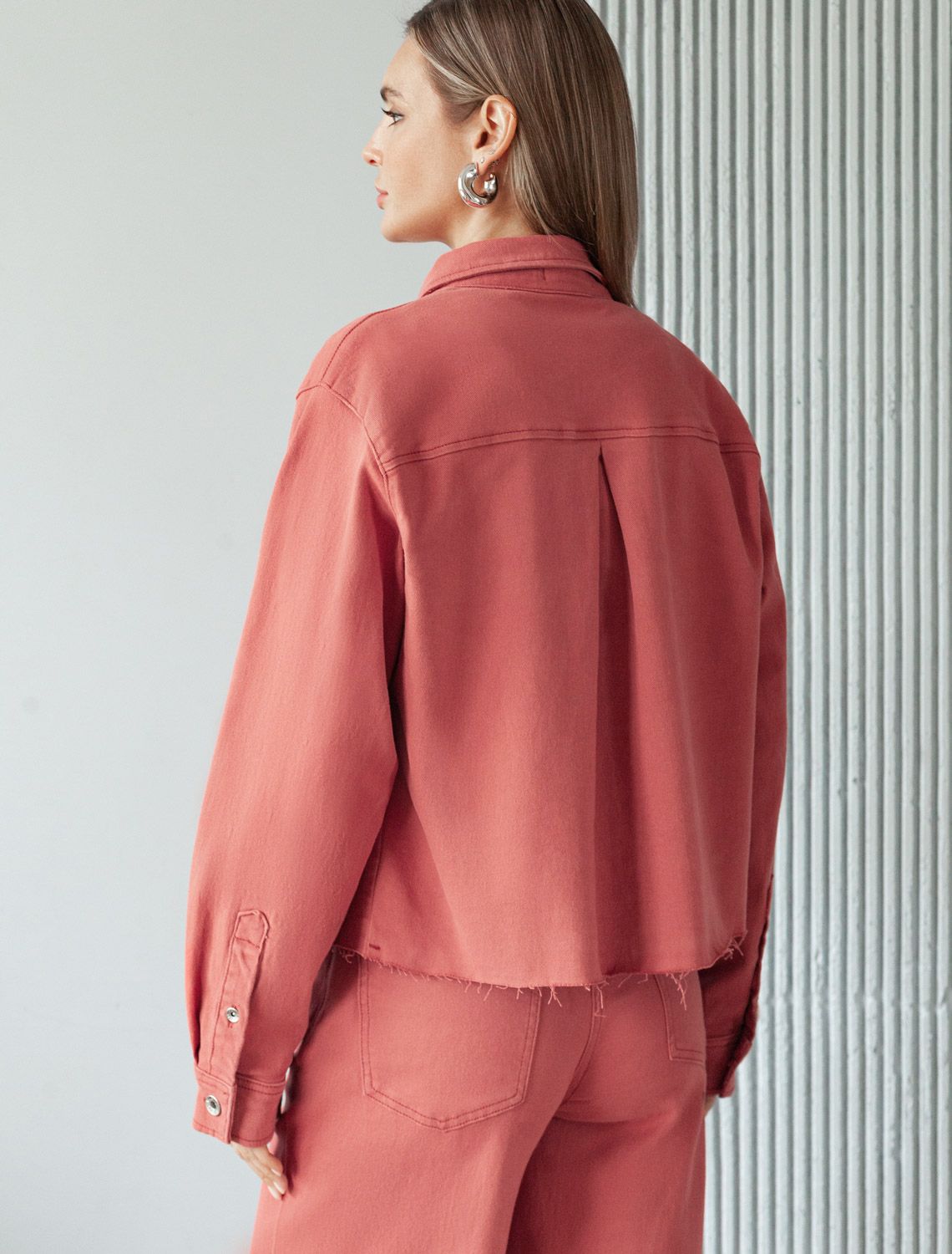 Куртка из денима с эластаном D51.033 темно-коралловый