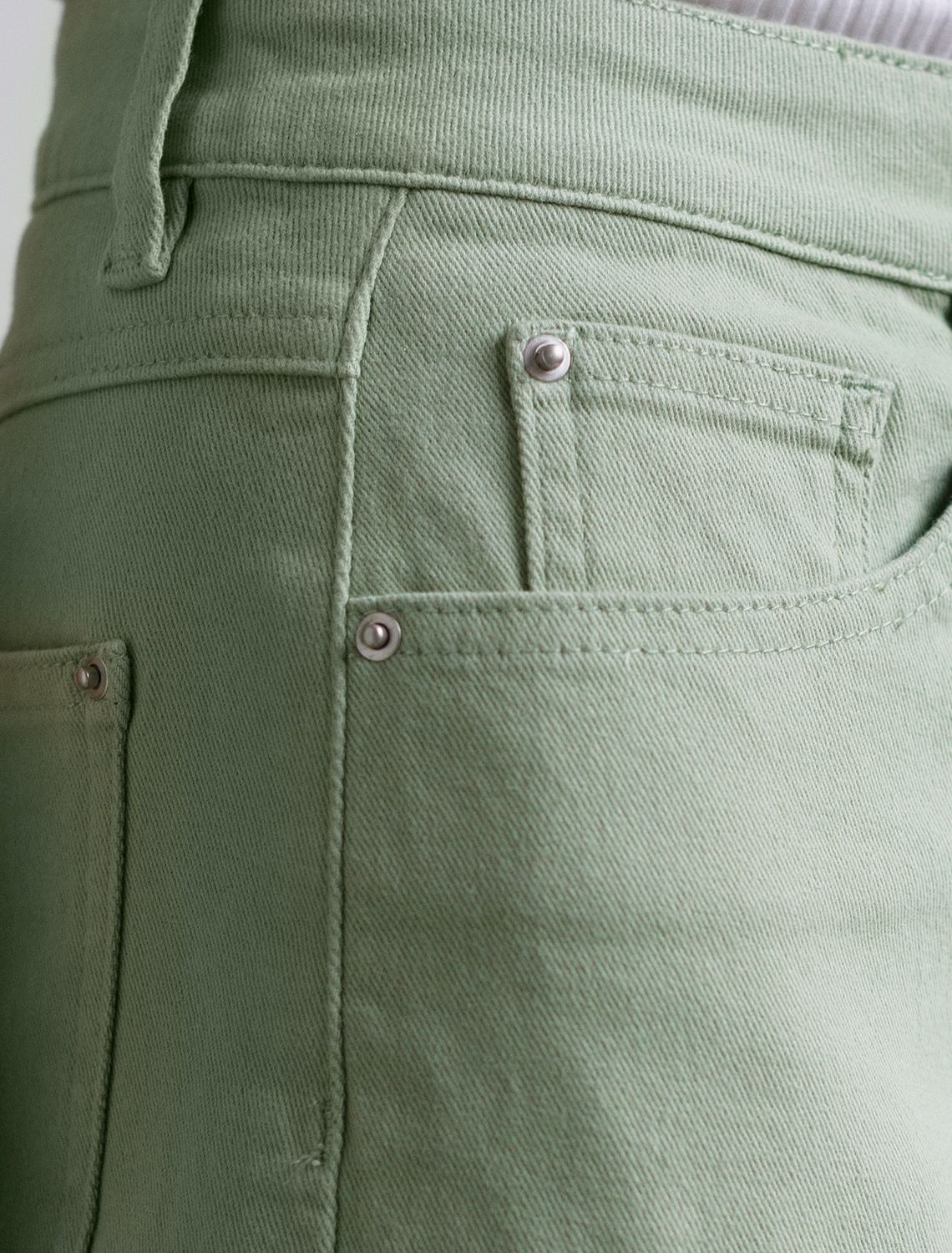 Джинсы из денима с эластаном D54.137 светло-оливковый