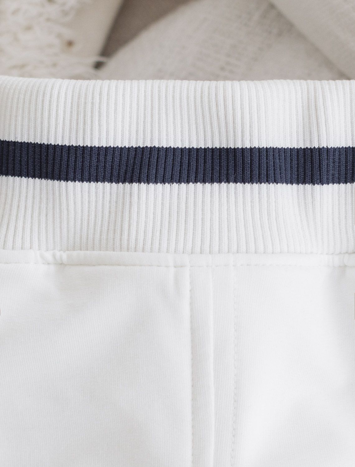 Ст.цена 1690р Юбка-шорты из эластичного футера-двухнитки D46.041 белый