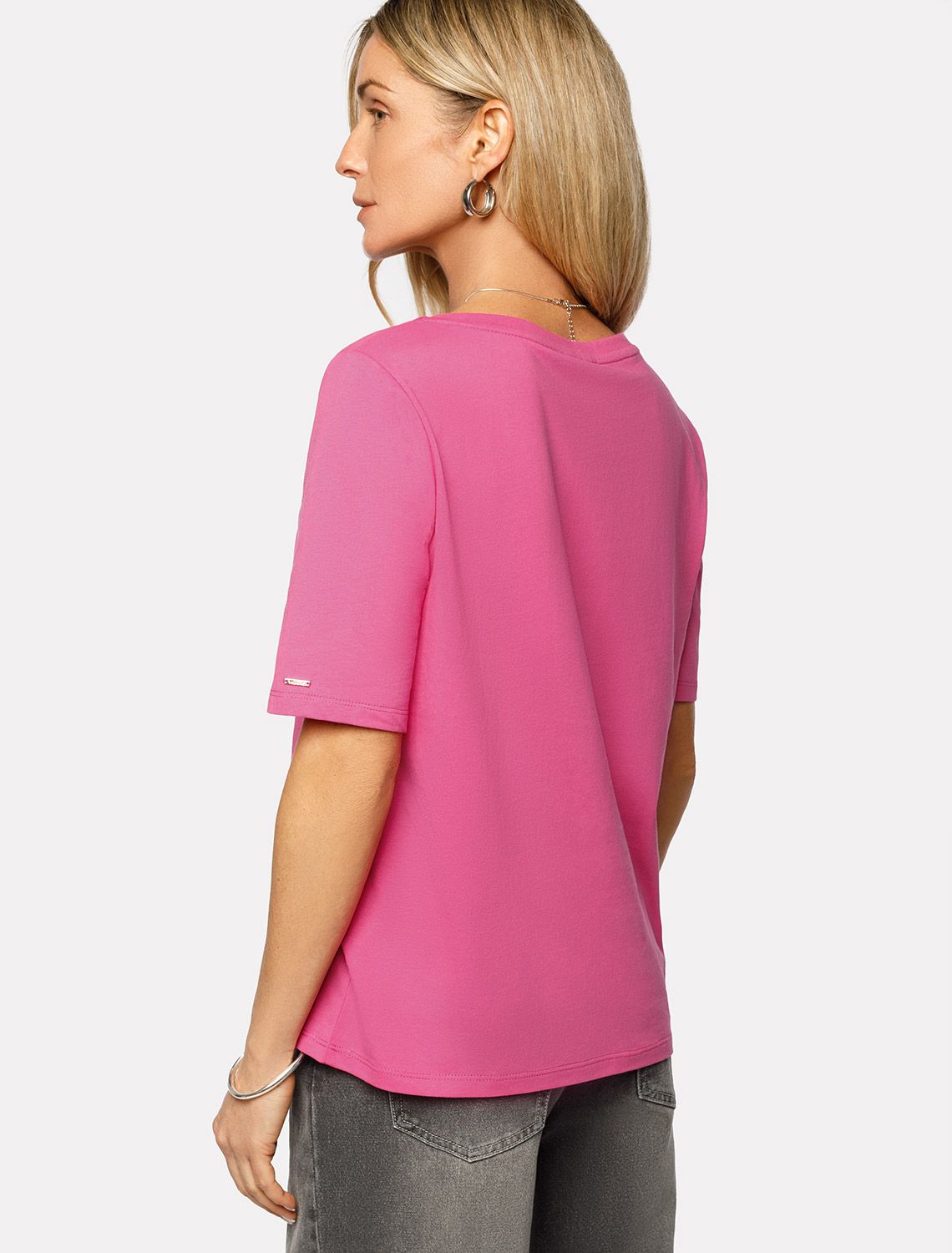 Ст.цена 970р Футболка из 100% хлопка с V-образным вырезом D49.091 розовая фуксия