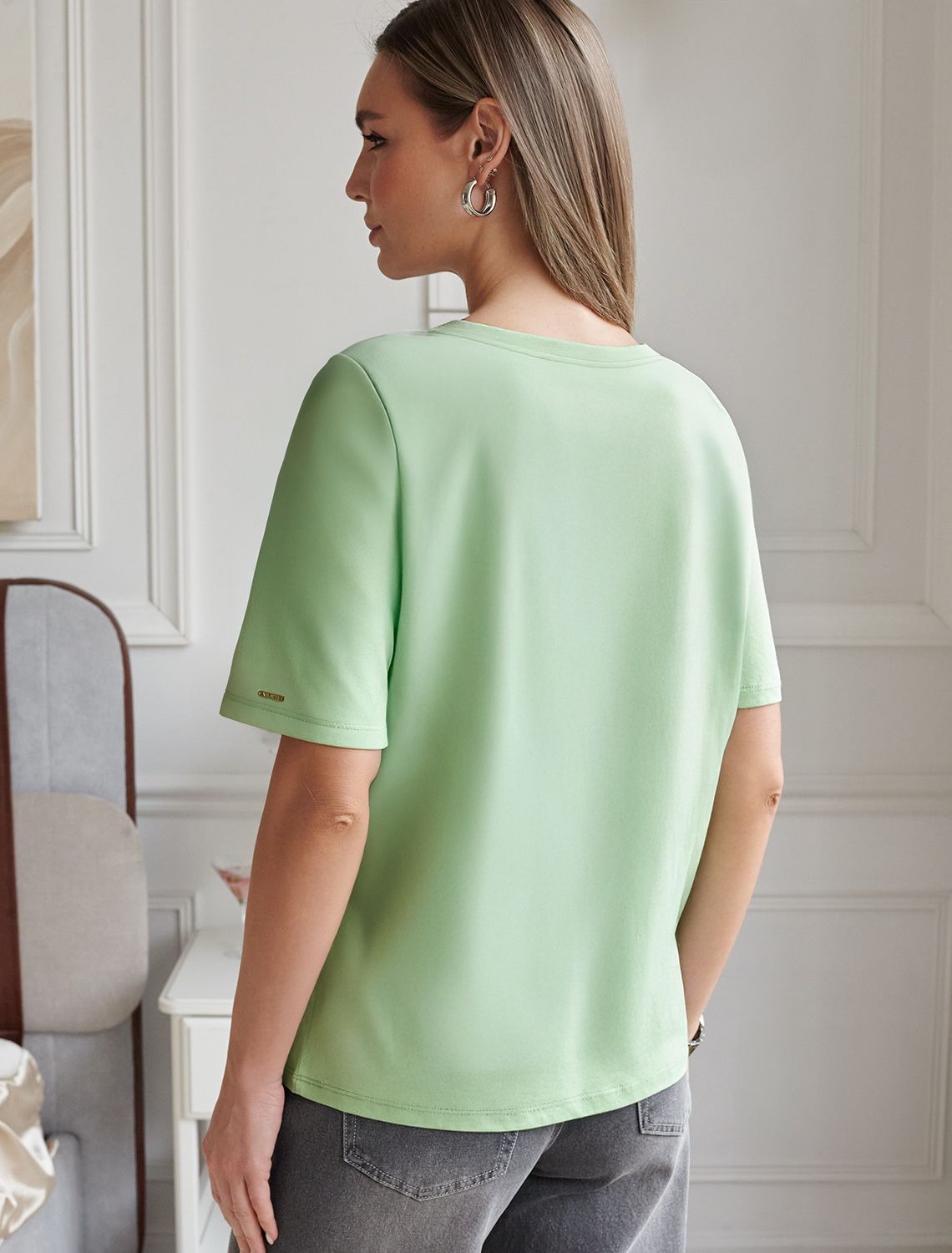 Ст.цена 970р Футболка из 100% хлопка с V-образным вырезом D49.091 фисташковый