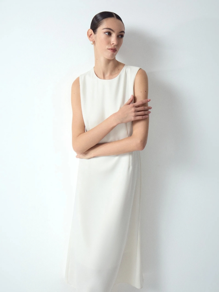 Платье-футляр миди без рукавов ,
100% полиэстер ,